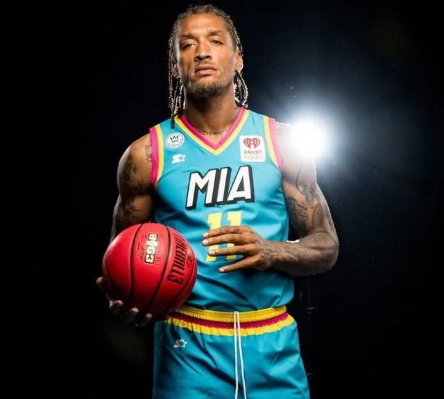 迈克尔比斯, 送出绝杀助, 联赛