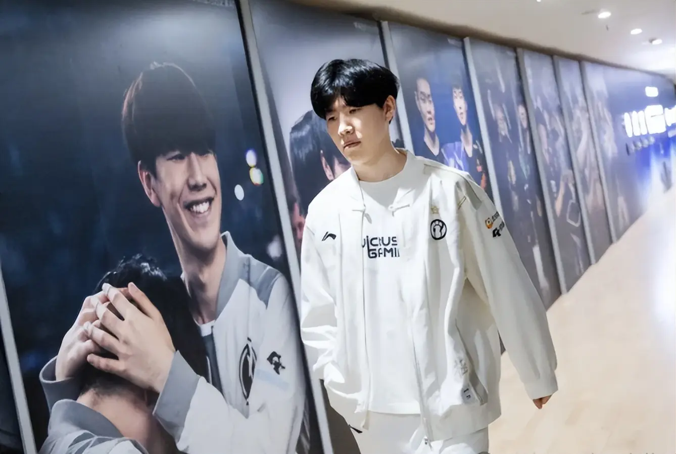 完全就离谱, Bin绝对, 是超一线 完全就离谱, Bin绝对, 是超一线