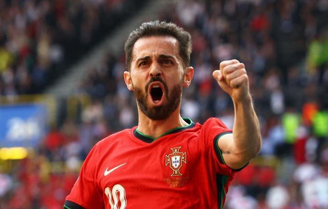 将是无上的, 缺少的奖杯, 战胜西班牙 将是无上的, 缺少的奖杯, 战胜西班牙