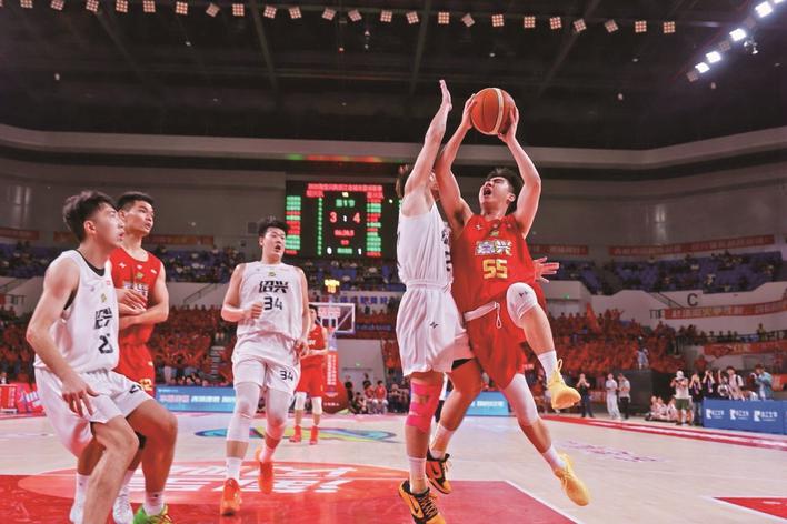 铁骨, 本报讯 铁骨, 本报讯